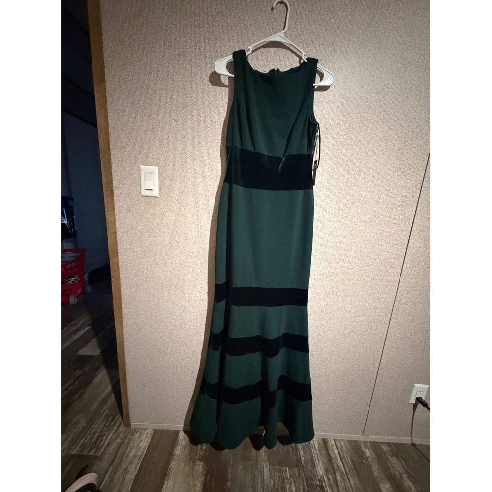 Vince Camuto Womens Hunter Green Velvet Stripe Sleeveless Gown VCMA4762‎ Size 6